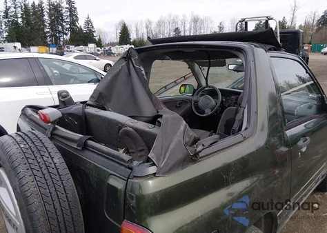 2000 Chevrolet Tracker z USA, uszkodzony, nr VIN 2CNBJ1862Y6957121